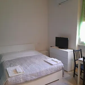 https://casa-manzoni.italymilanhotels.net
